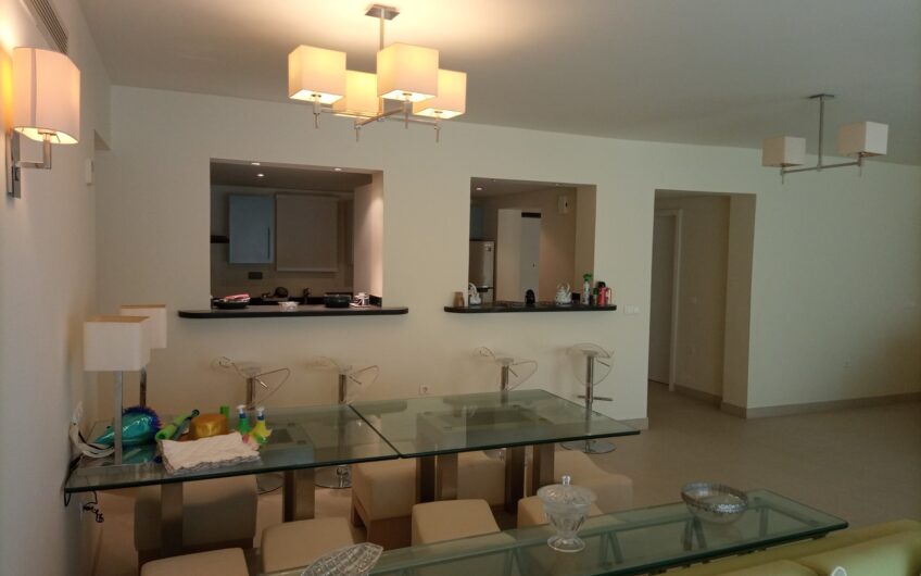 Spacious 4 Bedrooms Apartment With Private Garden In Veranda