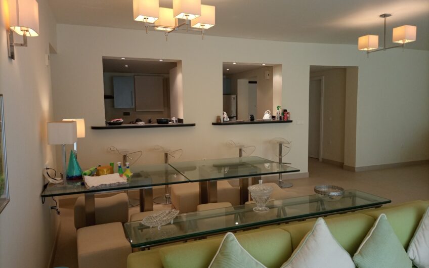 Spacious 4 Bedrooms Apartment With Private Garden In Veranda