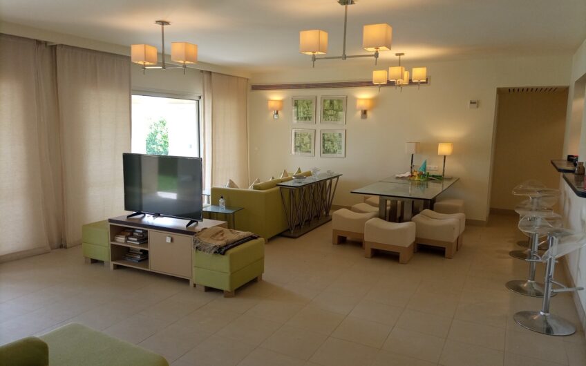 Spacious 4 Bedrooms Apartment With Private Garden In Veranda