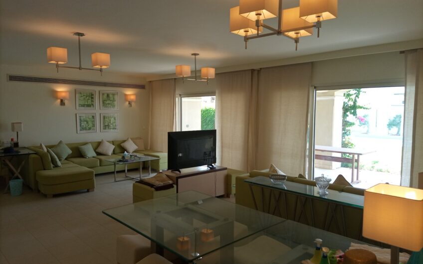 Spacious 4 Bedrooms Apartment With Private Garden In Veranda