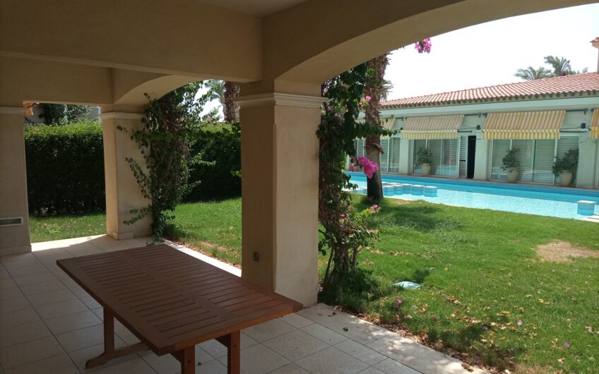 Spacious 4 Bedrooms Apartment With Private Garden In Veranda