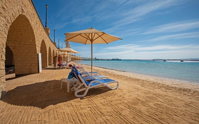 Luxuriously furnished 1 BR apartment on the beach-front resort of El Andalous, Sahl Hasheesh